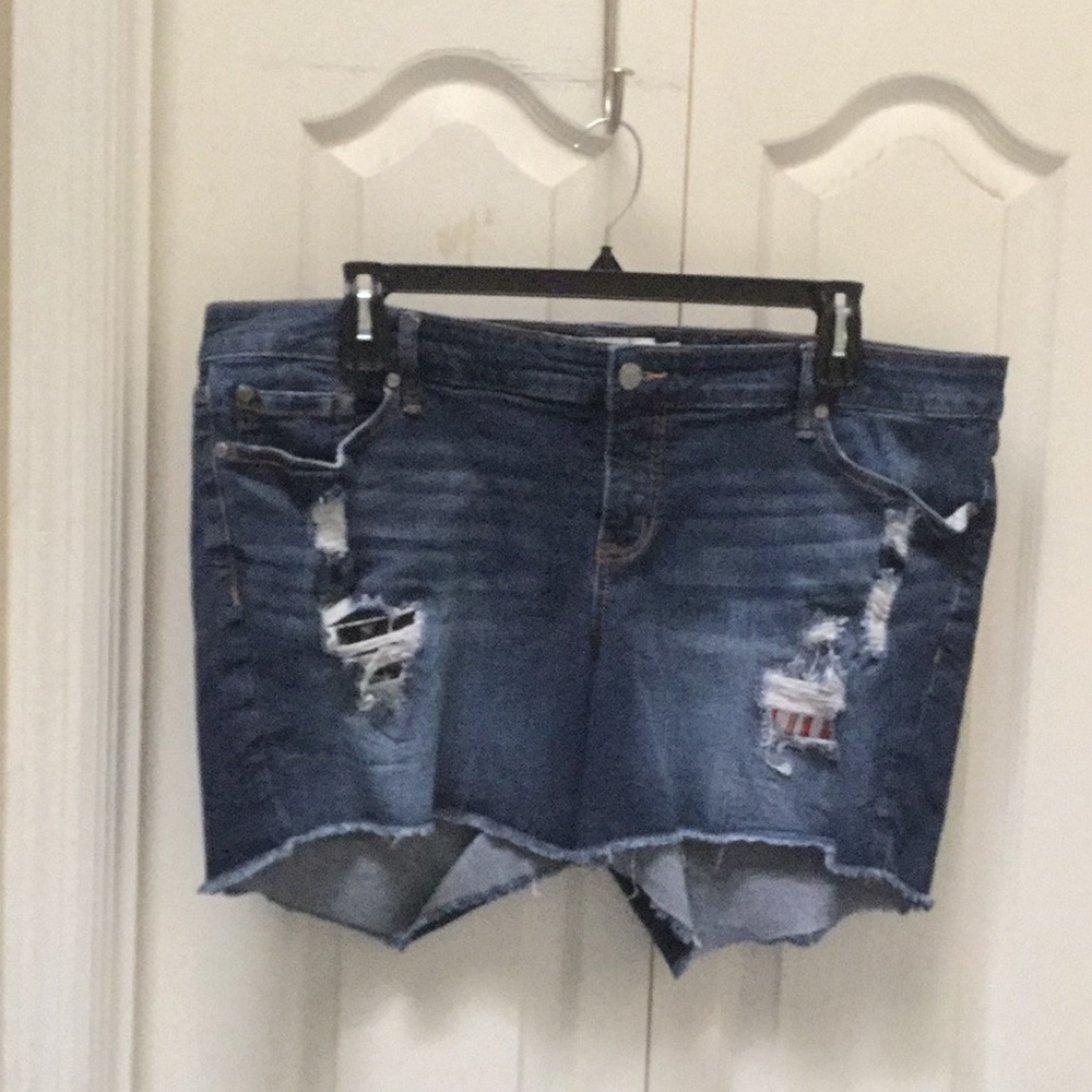 Torrid distressed stretch shorts